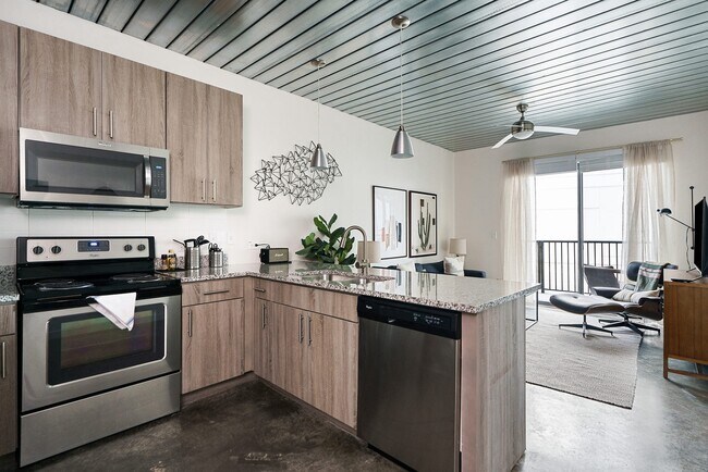 Building Photo - Live in Midtown for $1,515 – Prime Location!