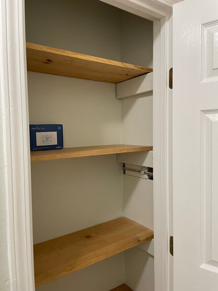 Building Photo - 6254 Kuebel Dr