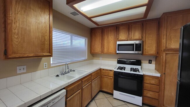 Building Photo - Charming one-story house