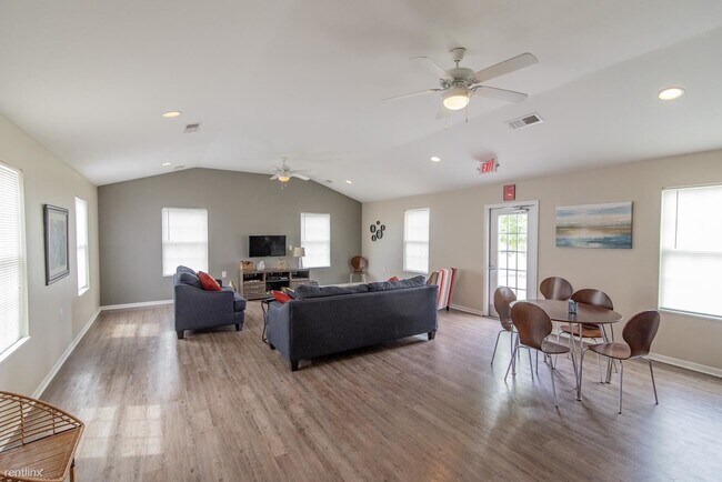 Building Photo - 3 br, 2 bath Townhome - Butler Crossing II