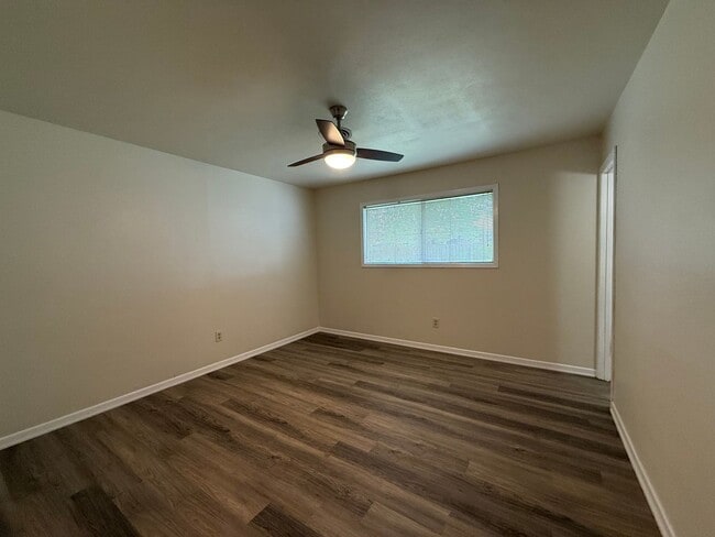 Building Photo - AUGUST PRE-LEASE!  3 Bed, 2 Bath Within Wa...