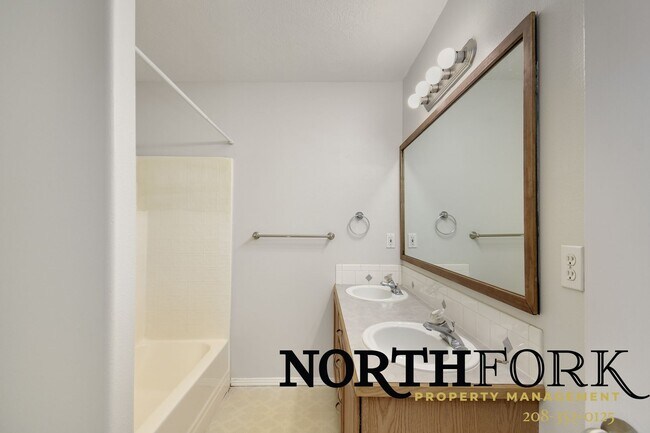 Building Photo - Comfortable, clean Meridian, Idaho Home available today!
