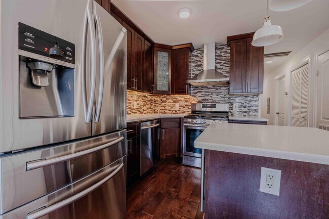 Building Photo - 74 Beacon Ave