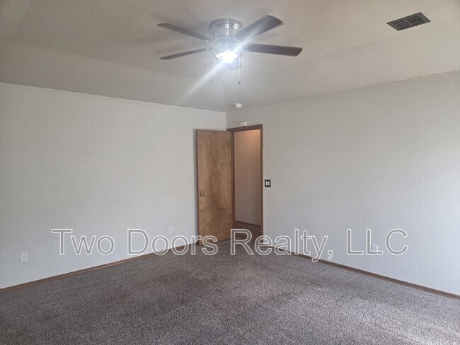 Building Photo - 5113 SE 80th St