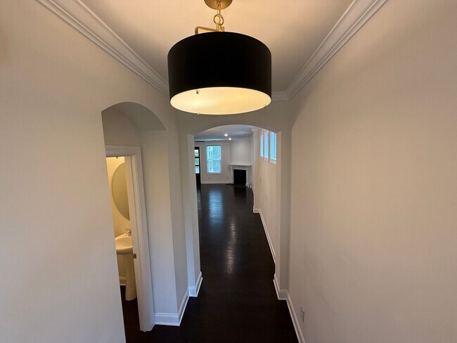 Building Photo - Ballantyne Home in great Location With Sun Room!