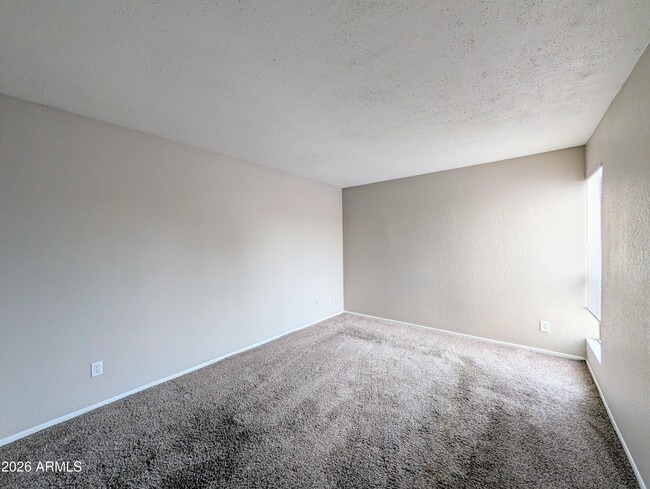 Building Photo - 4211 E Palm Ln