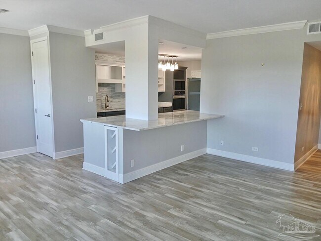 Building Photo - 825 Bayshore Dr