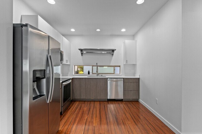 Building Photo - 3bd/1.5ba Seattle Townhouse