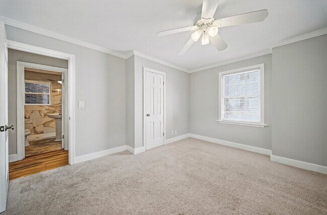 Building Photo - 4 Bedroom 2 Bathroom with large fenced in yard for Pets