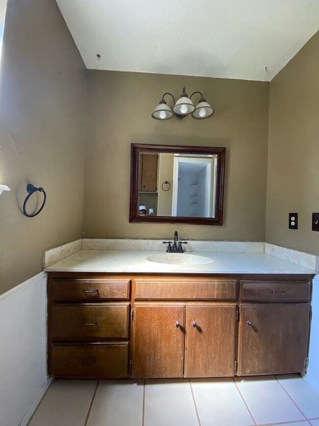 Building Photo - 4470 Ridgecrest Cir