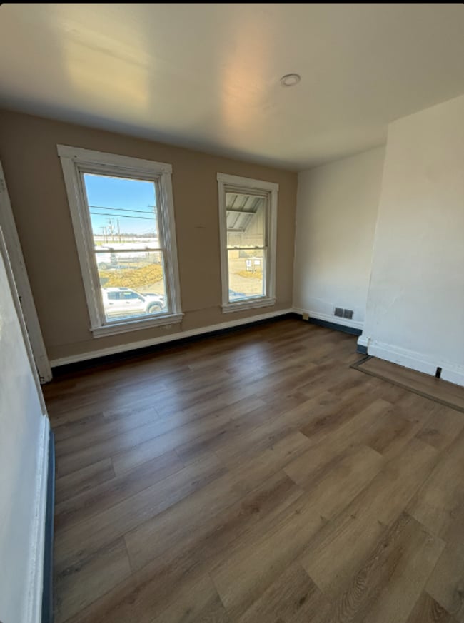 Building Photo - Charleroi, PA-2 Bedroom, 1 Bath