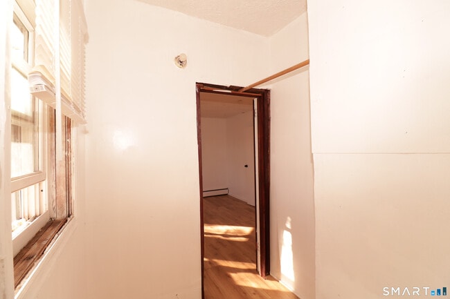 Building Photo - 117 Lamberton St