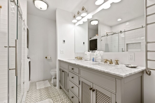 Building Photo - 6bd/3.25ba Seattle House