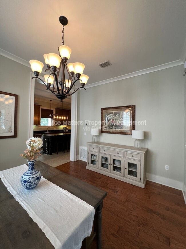 Building Photo - 1417 E Maxwell St