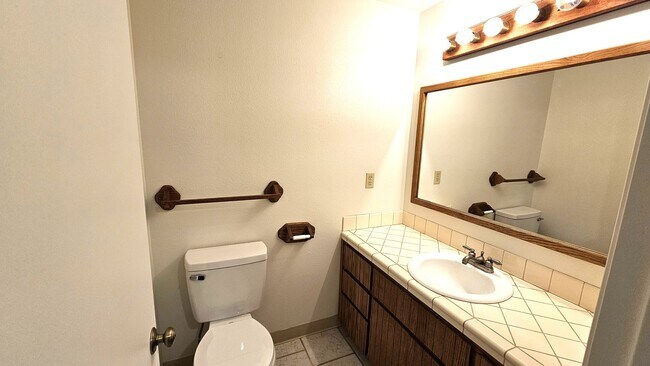 Building Photo - 1602 SE 145th Ct