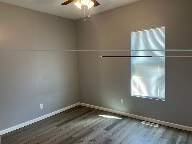 Building Photo - 306 E Main St