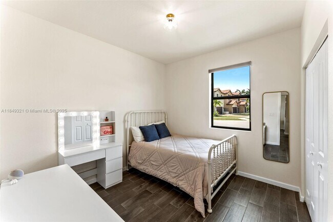Building Photo - 25021 SW 118 Ct