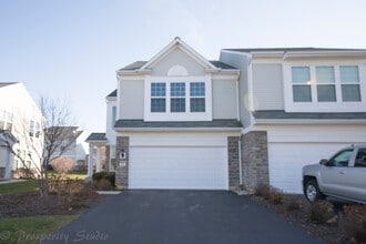 Building Photo - 636 Hawley Dr