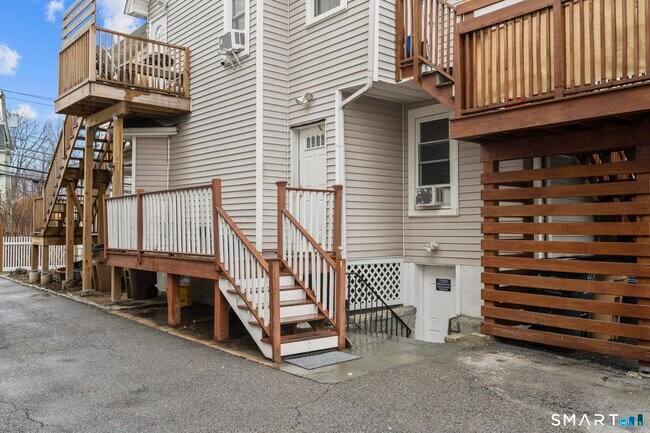 Building Photo - 48 Lockwood Ave