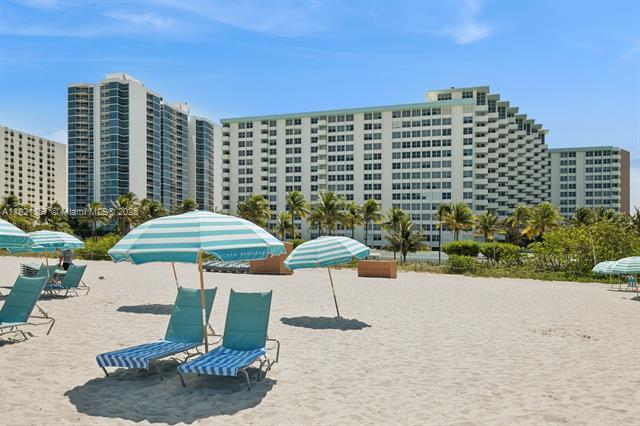 Building Photo - 2899 Collins Ave