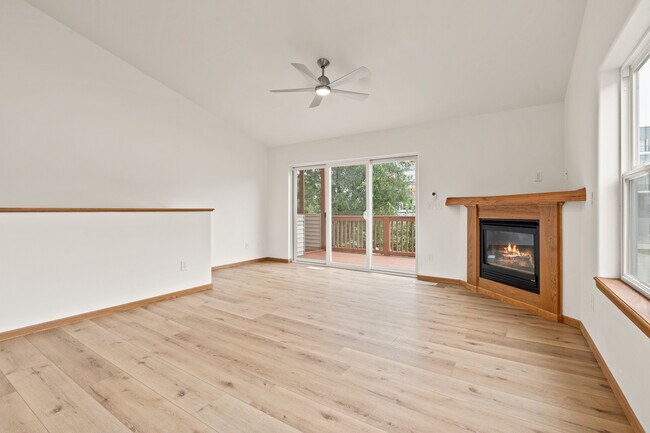 Building Photo - 13 Redtail Ct