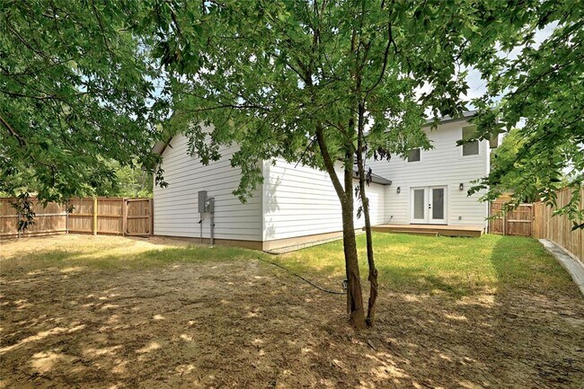 Building Photo - 815 Buckingham Pl