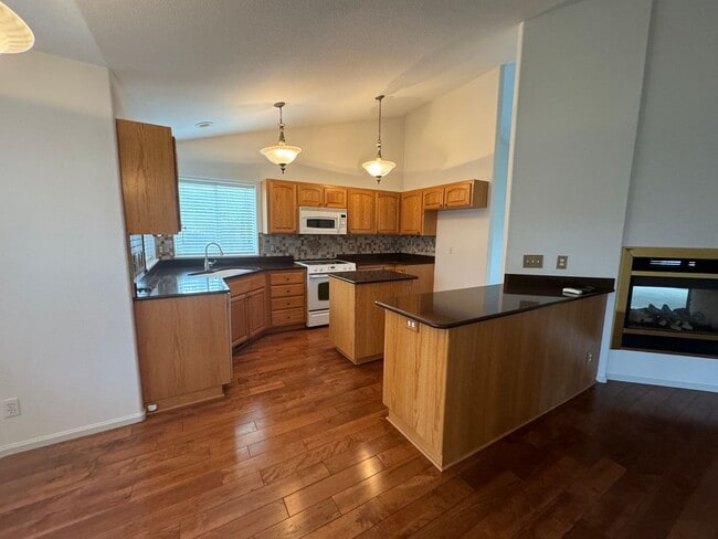 Building Photo - 3 bedroom 2 bath home in Sutherlin