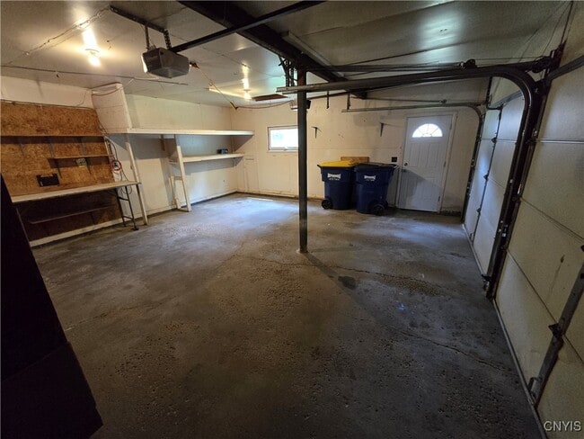 Building Photo - 8 Lanyard Ln