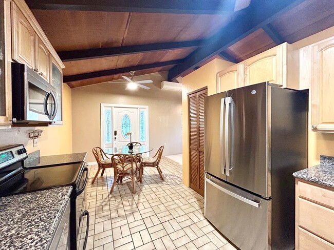 Building Photo - Beautiful fully furnished home in Kihei