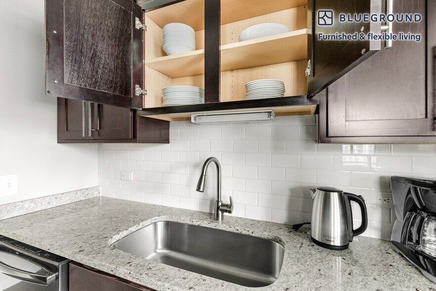 Building Photo - 77 W Huron St