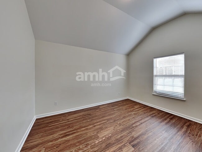 Building Photo - 212 Tyre Dr