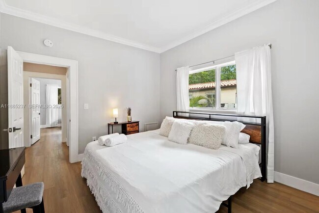 Building Photo - 4711 N Miami Ave