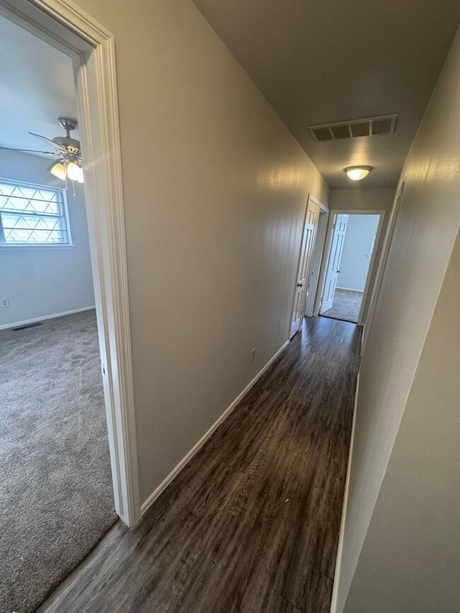 Building Photo - Midtown Tulsa 4 Bedroom Single Level Home!