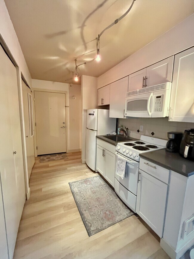 Primary Photo - 905 Cherry St