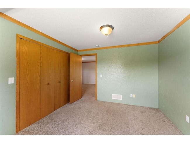 Building Photo - 5785 Yucca Ln N