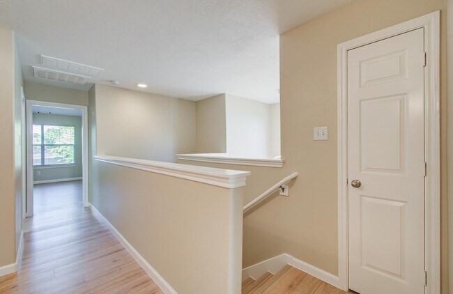 Building Photo - 17230 Oakwood Chase Dr