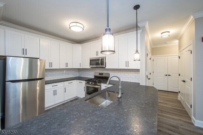 Building Photo - 2435 Lamington Rd