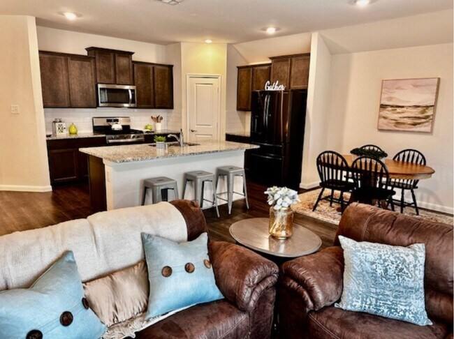 Building Photo - Like New 1 story 4 bedroom home just off D...