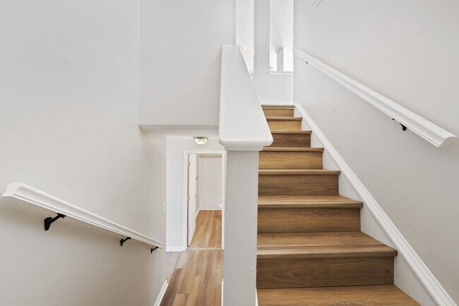 Building Photo - Renovated Split-Level Home in Hope Valley Farms