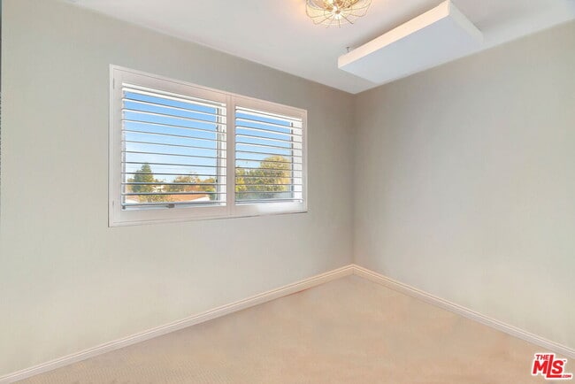 Building Photo - 4952 Placidia Ave