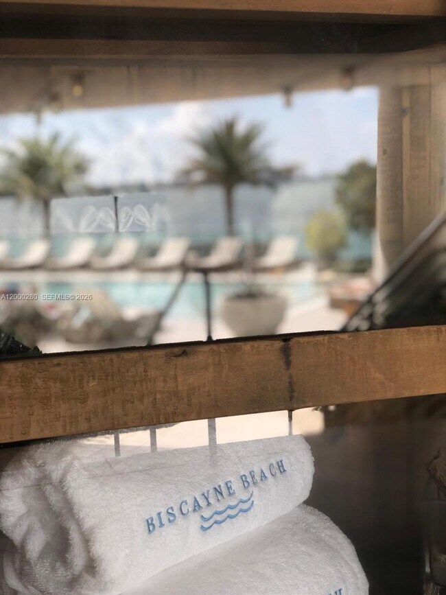 Building Photo - 2900 NE 7th Ave