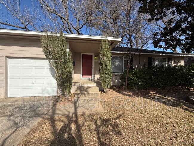 Building Photo - 1127 E 53rd Pl