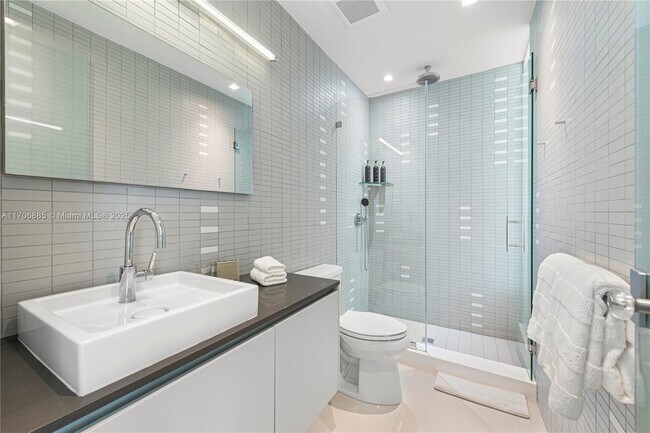 Building Photo - 440 S Hibiscus Dr
