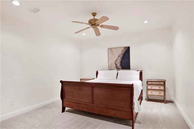 Building Photo - 16 Market St