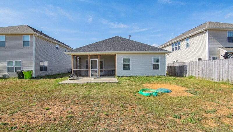 Building Photo - 112 Boomer St