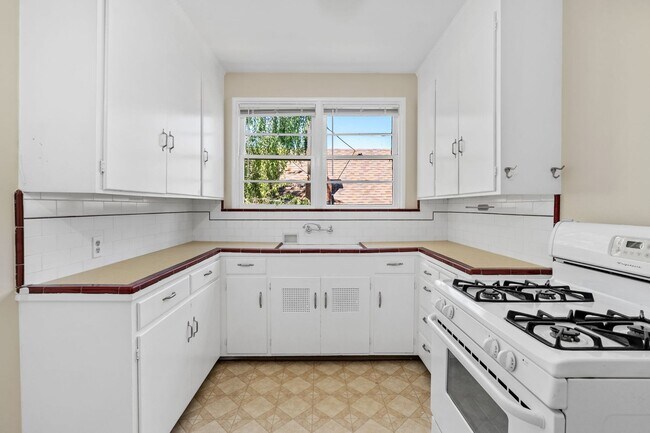 Building Photo - 728-734 Seminary St
