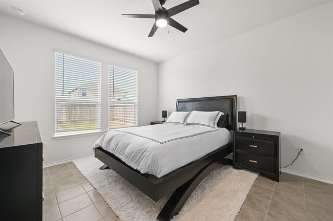 Building Photo - 217 Summit Dr