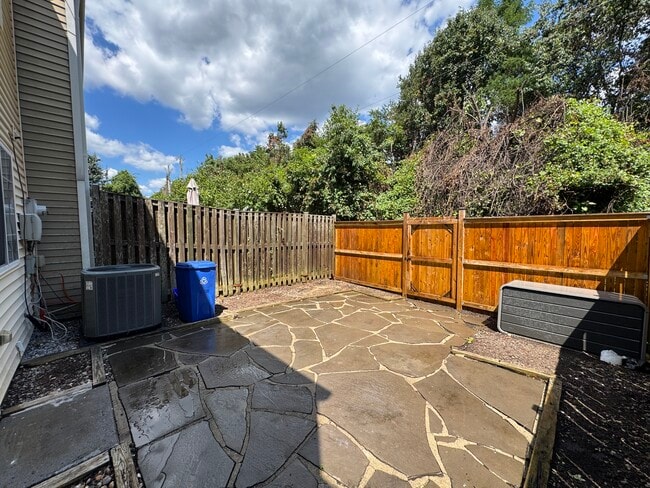 Building Photo - 5585 Hecate Ct