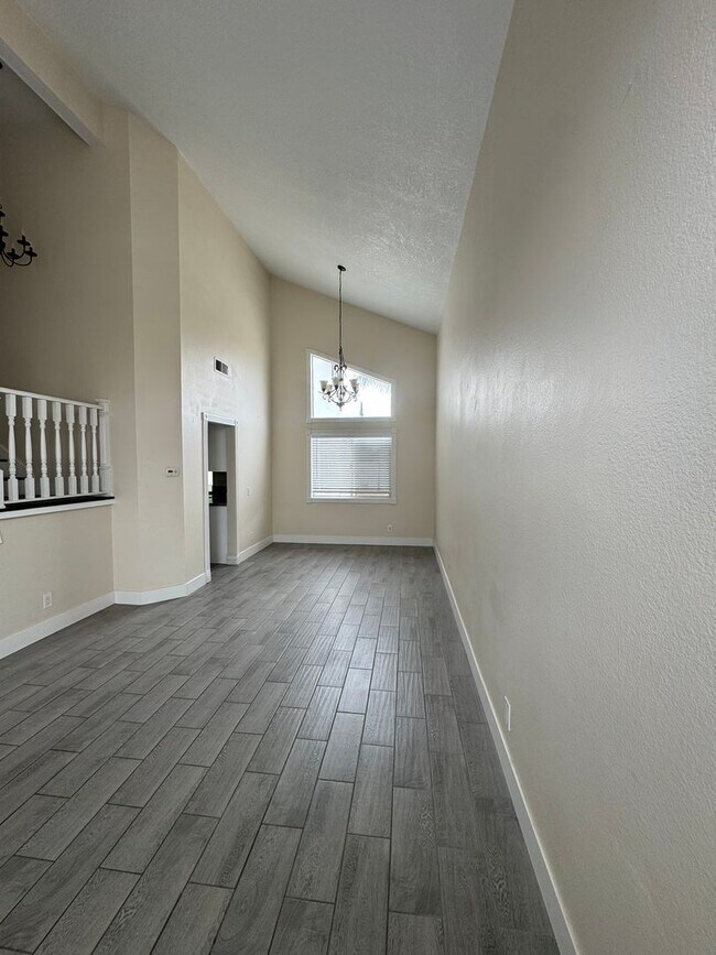 Building Photo - Beautiful 4 bedroom Home in Perris!