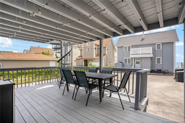 Building Photo - 210 Broadway